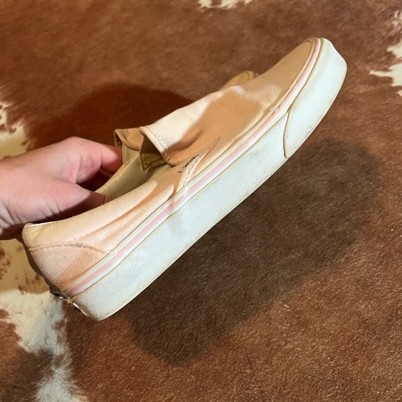 Light pink Vans 
men's size 5 women's 6.5
Some wear no major flaws - Picture 6 of 9